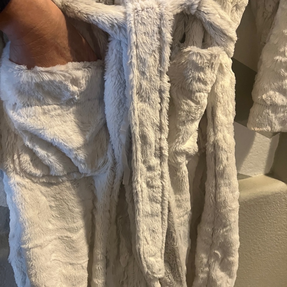 Cozy White Fleece Robe - Picture 2 of 3